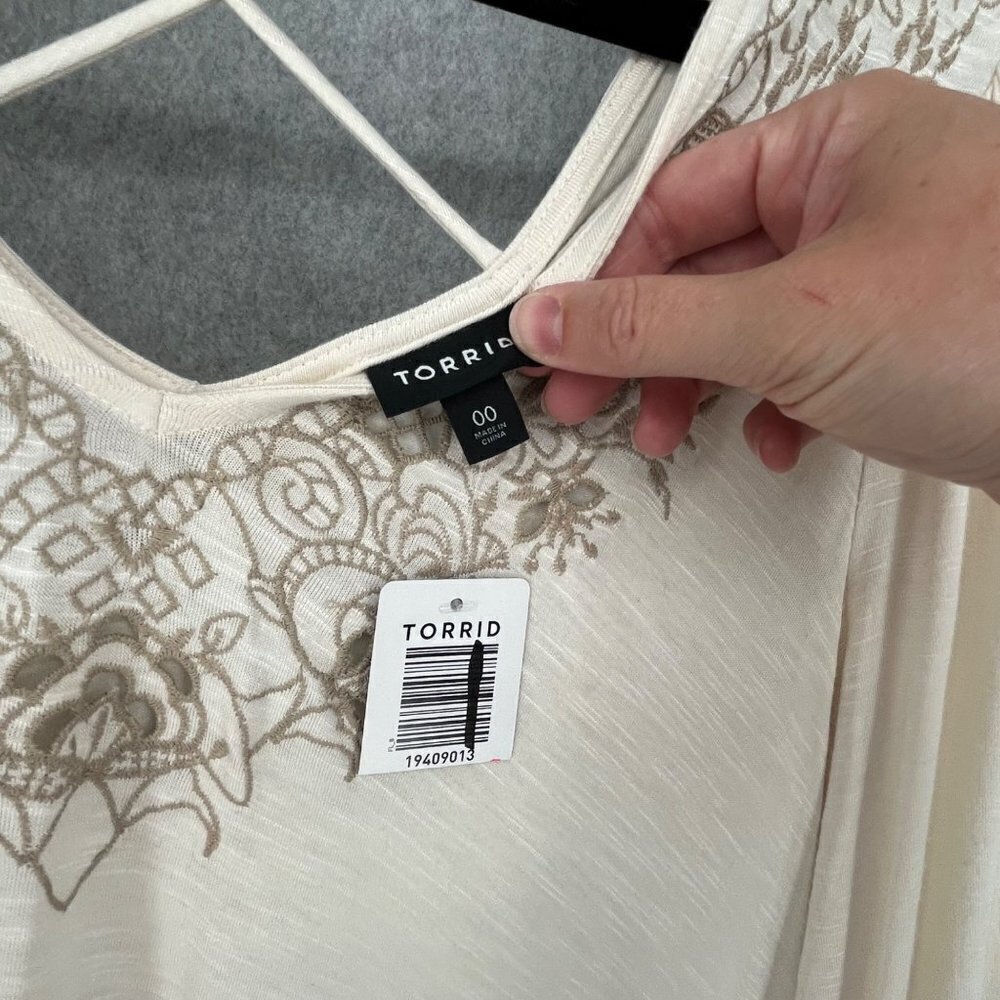 Torrid Babydoll V-Neck Embroidered Long Sleeve Top Size M Cream Boho Flowy NEW - Picture 5 of 11